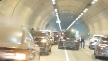 고속도로 터널 안 차량 13대 연쇄 추돌...'교통 정체 극심' / YTN