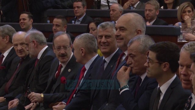 Vuçiç, qorton serbët që nuk parandaluan pavarësinë e Kosovës - News, Lajme - Vizion Plus