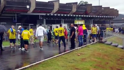 Chuva não desanima torcedores do FC Cascavel