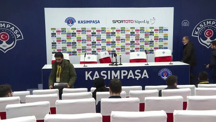 Terim: 'Diagne belki gol atmıyor ama geride koşan oyuncularımız için boş alan oluşturuyor' - İSTANBUL