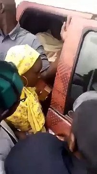 la scène qui se passe juste devant Macky Sall