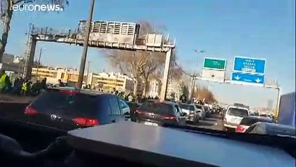 Επίθεση των Κίτρινων Γιλέκων σε περιπολικό