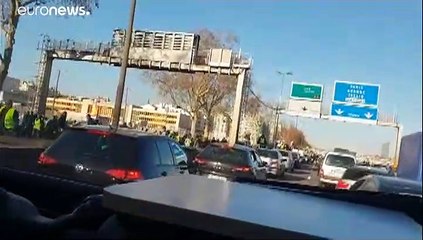 Лион: с камнями на полицейских