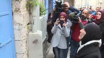 الاحتلال الإسرائيلي يجلي عائلة فلسطينية من منزلها بالقوة