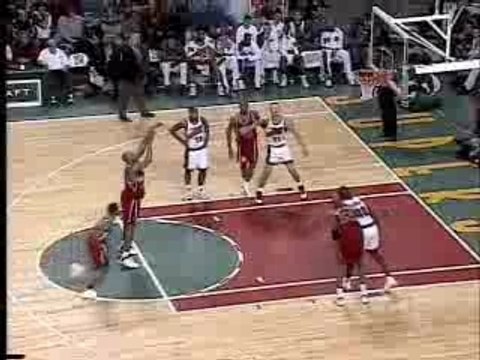 NBA BASKETBALL - Allen Iverson Dunks