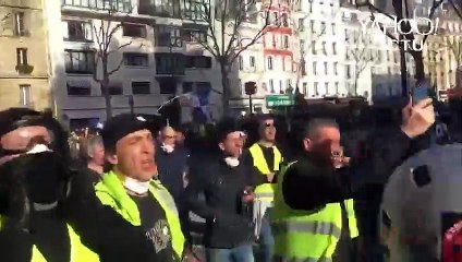 Alain Finkielkraut insulté par les gilets jaunes