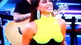 Anitta no Domingao do Faustao _Ding Dong_e o seu mais novo sucesso