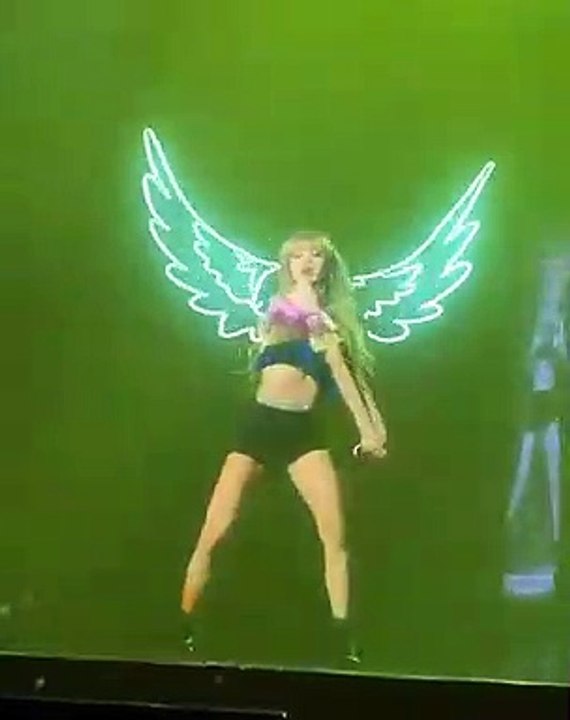 Tiết mục solo Swalla ảo diệu của Lisa do fan chỉnh sửa