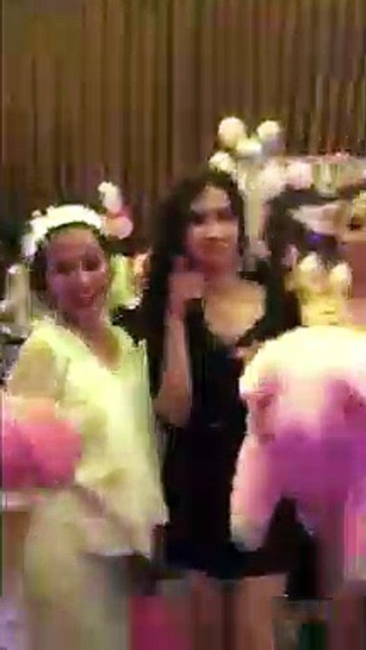 Hương Giang quẫy bên Nhật Hà