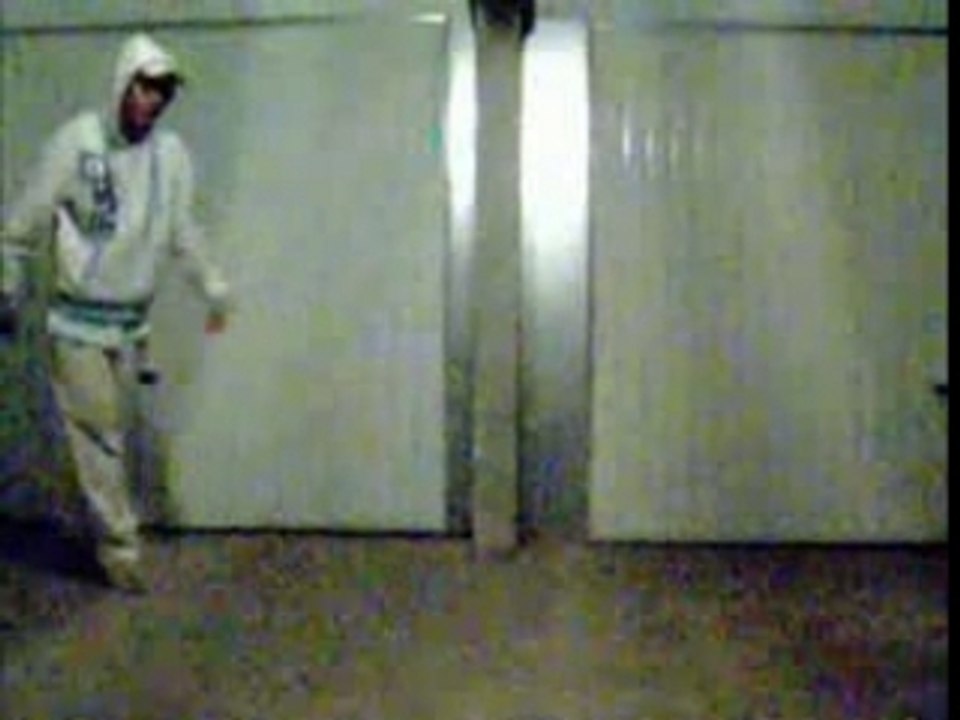 Booba akon gun in hans