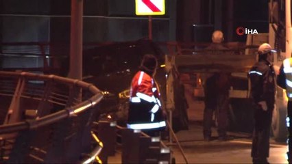 Kaza Yaptığı Lüks Aracını Olay Yerinde Bırakıp Kaçtı