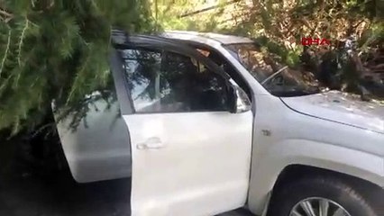 Beykoz’da istinat duvarı yola devrildi