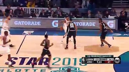 Steph Curry punit Klay Thompson avec une action à 4-points !