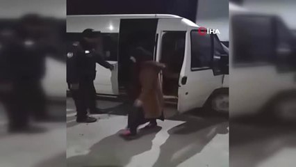 15 Kişilik Minibüste 38 Kaçak Şahıs ile 11 Kilo Esrar Çıktı