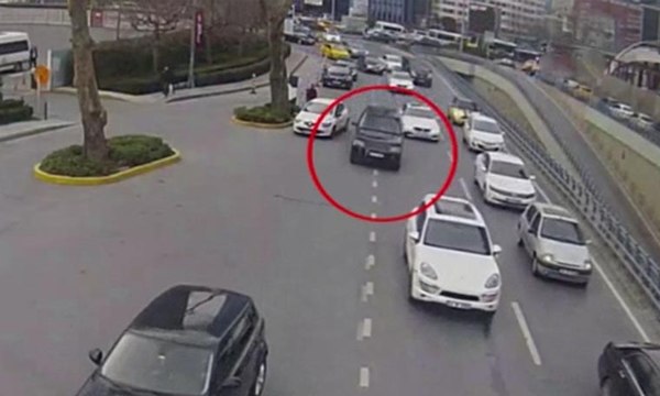 Uyuşturucu kaçakçısıyla polis arasındaki nefes kesen kovalamaca MOBESE kamerasında