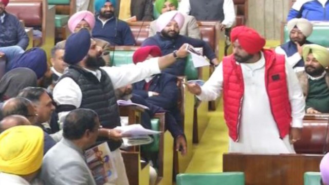 Navjot Singh Sidhu पर अकाली दल का हल्लाबोल, Vidhansabha में जमकर तूतू-मैंमैं | वनइंडिया हिंदी