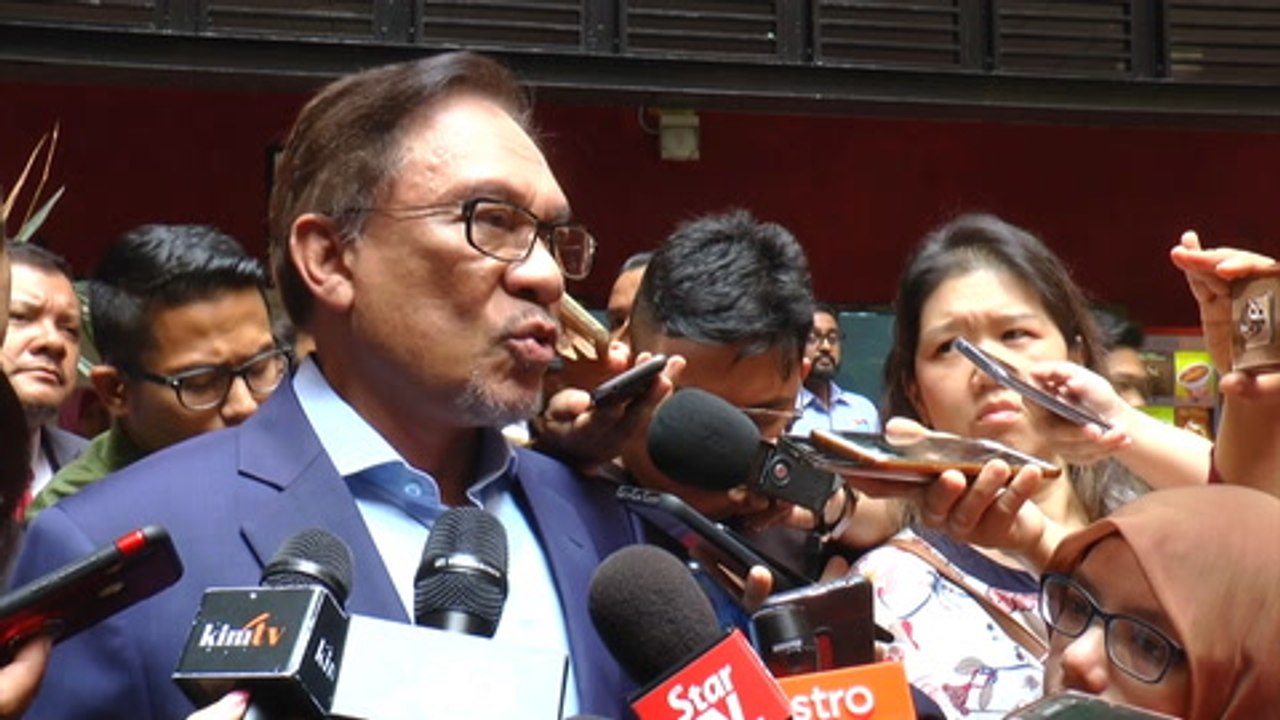 Anwar rubbishes PAS' claims of alleged coup against Dr M