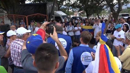 Venezuelanos querem ajuda humanitária