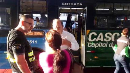 Cettrans realiza orientação a passageiros na Estação Central