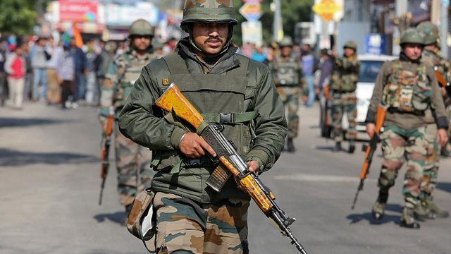 L' India richiama l' ambasciatore in Pakistan