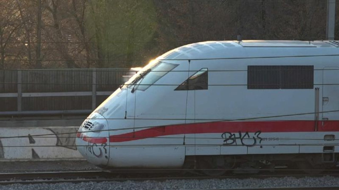 ICE bei Basel entgleist - 240 Personen evakuiert