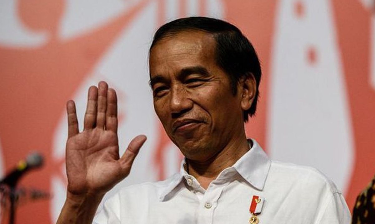 Dituding Pakai Alat Komunikasi Saat Debat Kedua...