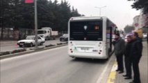 Balıkesir'de Halk Otobüsüyle Otomobil Çarpıştı: 1 Ölü, 2 Yaralı