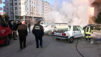 Park halindeki otomobil alev aldı - ÇORUM