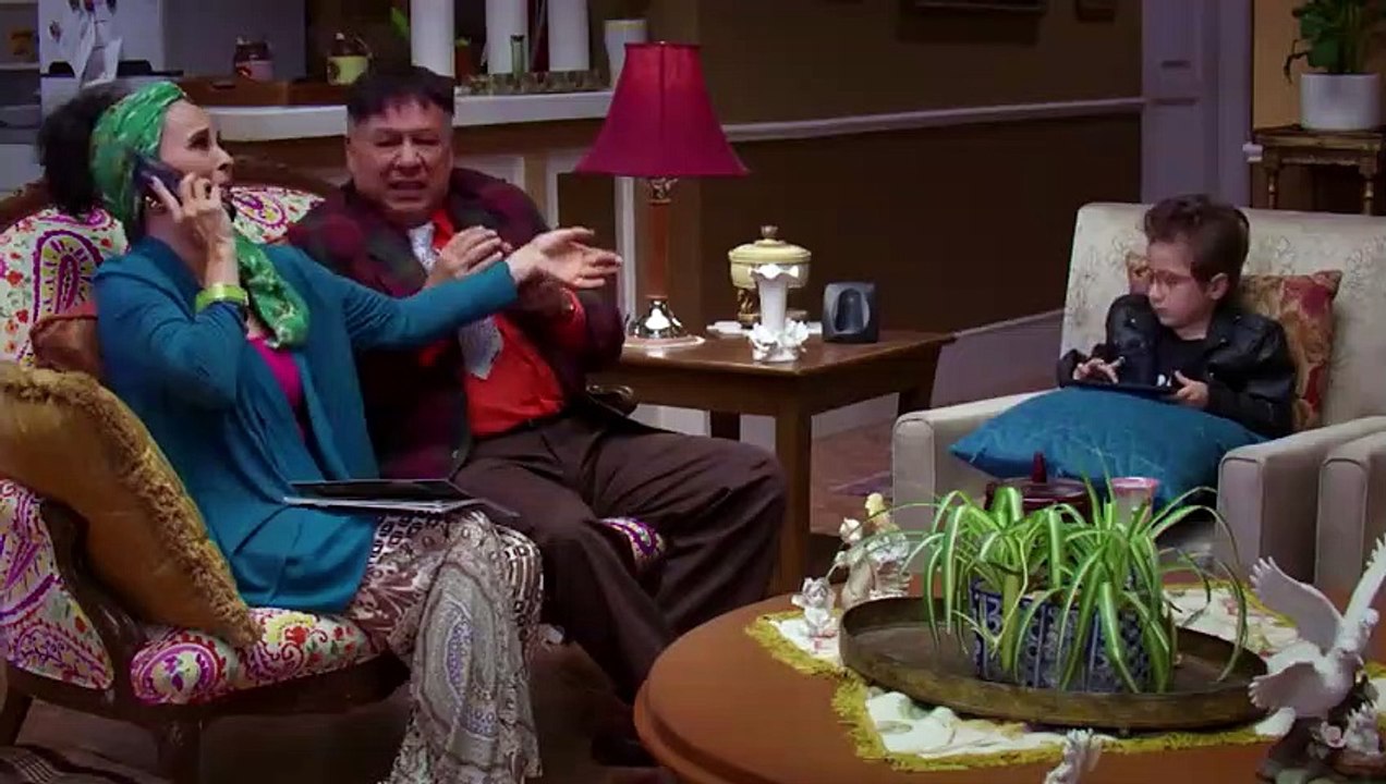 Capítulo 5: ¡La fiesta del Morris! |  Vecinos T4 - Distrito Comedia