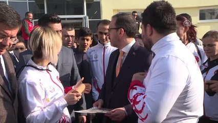 Bakan Kasapoğlu ve Zeybekci, Roman Vatandaşlarla Bir Araya Geldi