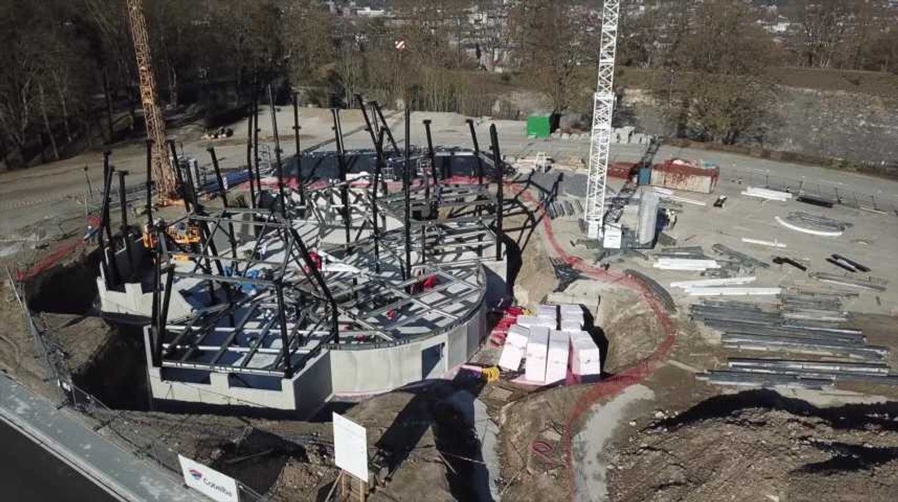 Les travaux du montage du pavillon de Milan ( citadelle de Namur ) avancent à grands pas....