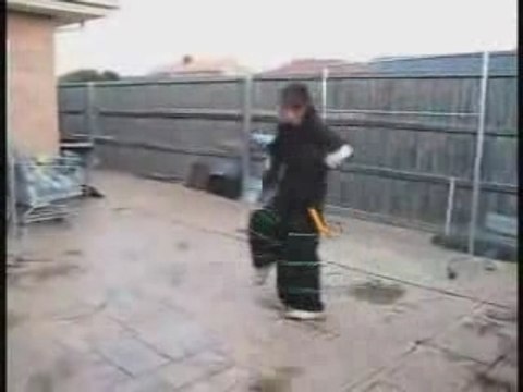 Après la Tecktonik, le Melbourne Shuffle