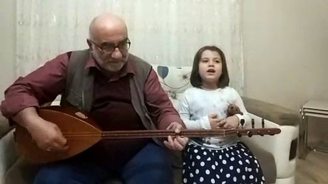 İzmir Marşı : Seslendiren:Azra Elif TÜRKMEN:Bağlama:Mustafa GÜNER