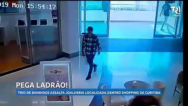 Armados, bandidos invadem shopping e clientes fogem em desespero. Assista!