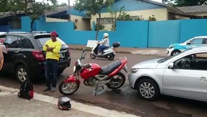 Via interditada provoca engavetamento na Rua Voluntários da Pátria