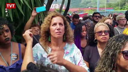 Manifestantes pedem justiça após morte de jovem em supermercado