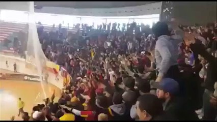 كلاش عاااااااااالمي من جماهير الترجي يوم أمس في مباراة دربي الهوند