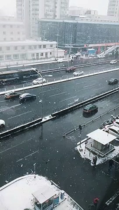 People who like to listen to sentimental songs must be emotional people. Are you such a person_