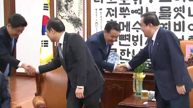 국회의장·여야 5당 원내대표 회동...여야 이견 여전 / YTN