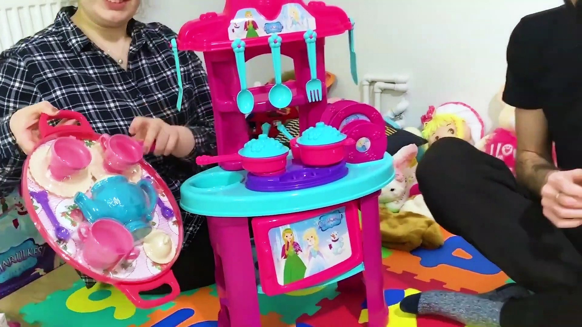 Eşime Çay Şakası! DEVASA MUTFAK İLE OYUNCAK OYNUYORUM Kidkraft Kids Toy  Kitchen - Bidünya Oyuncak - Dailymotion Video