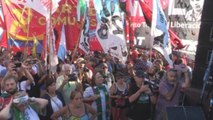 Cientos de argentinos protestan frente a embajada de EE.UU. en defensa de Maduro