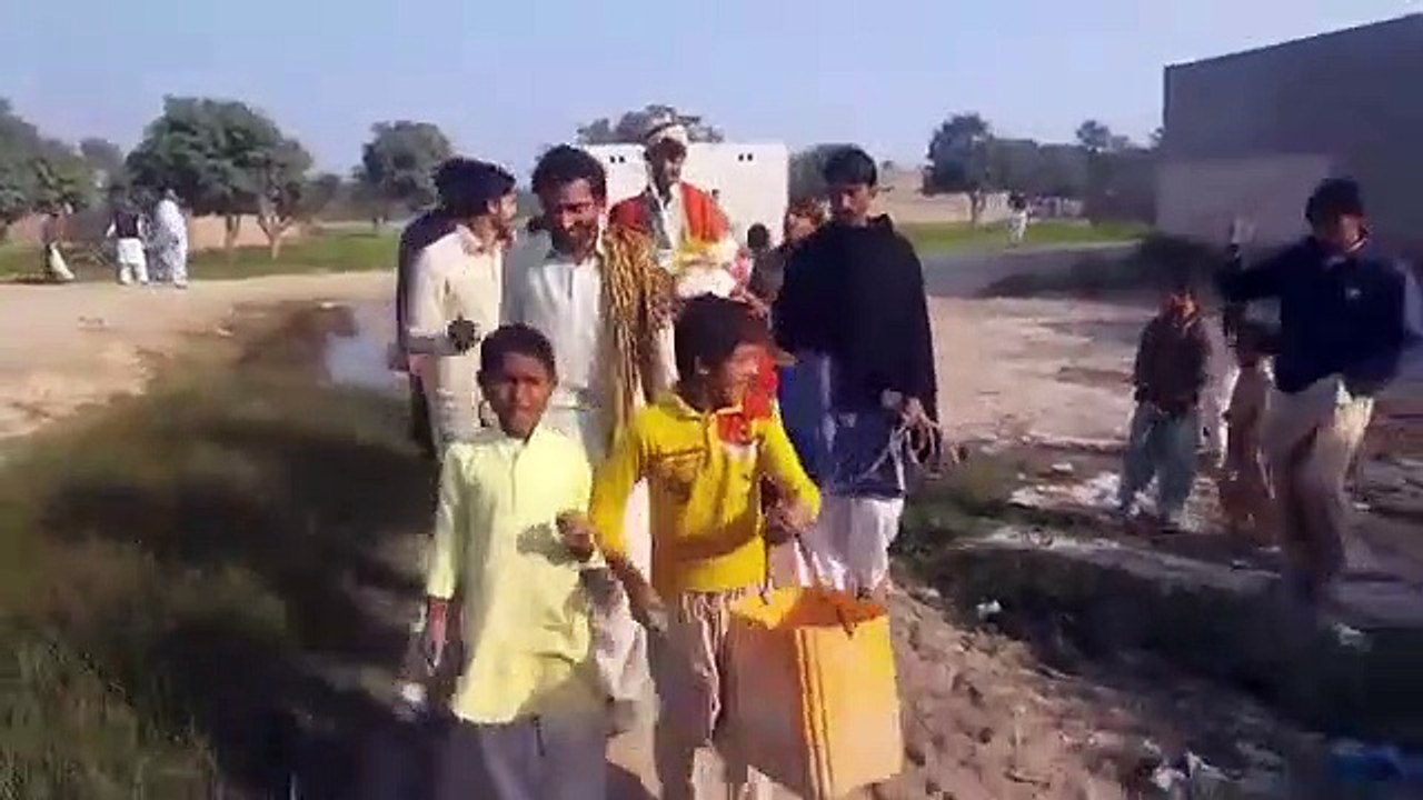 Amazing local video of groom preparations for Baraat, awesome..