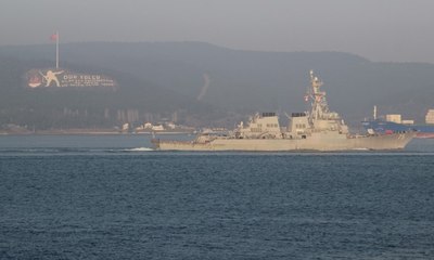ABD savaş gemisi Boğaz'dan böyle geçti