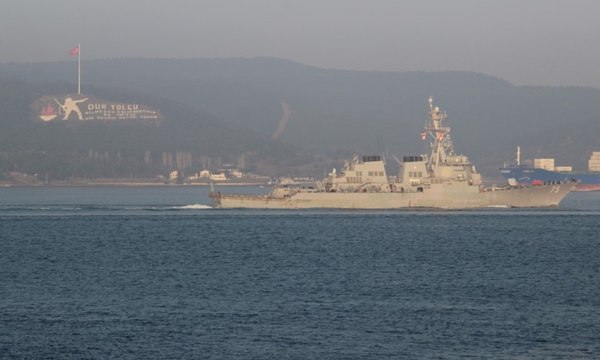 ABD savaş gemisi Boğaz'dan böyle geçti