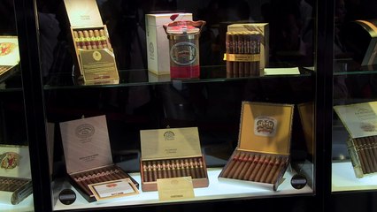 Por demanda china, venta mundial de Habanos sube y sortea leyes