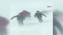 Kars Göle Yolunda Ulaşıma Tipi Engeli Okul Servisi Yolda Mahsur Kaldı