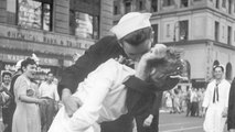 Sailor pictured kissing nurse in iconic Second World War photo has died