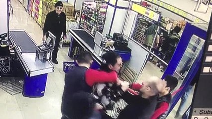 Marketten Çaldığı Ürünlerle Kaçarken Yakalandı; O Anlar Kamerada