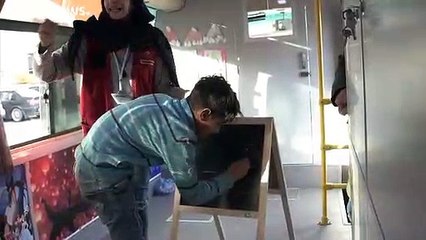 "باص الفرح" في لبنان.. حيث يعيش أطفال الشوارع طفولتهم ولو لحظات