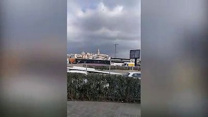 CHP Seçim otobüsü, tanzim çadırı önünde Barış Manço'nun "Domates, Biber, Patlıcan" şarkısını çaldı